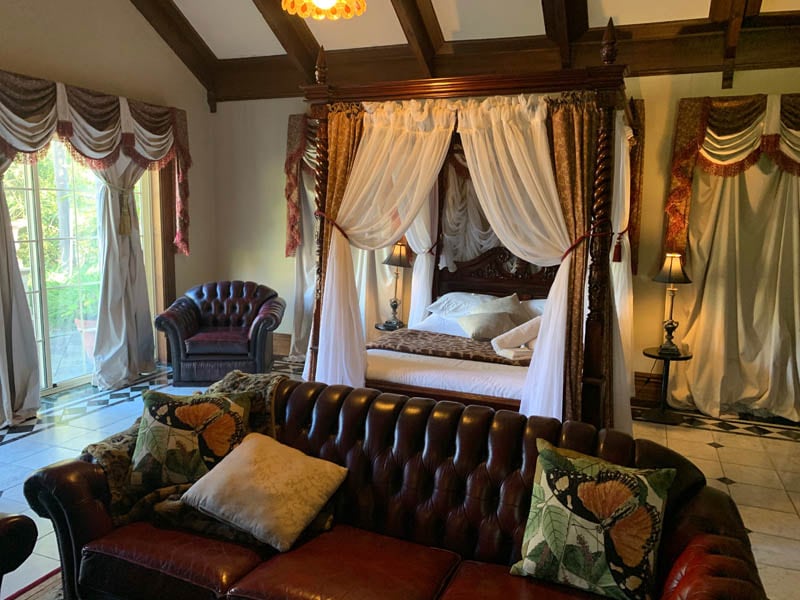 Manor Estate’s spacious Grand Fireplace Suite